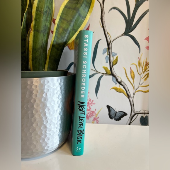 Stassi Schroeder fm Vanderpump Rules Next Level Basic hardcover book - Picture 6 of 6